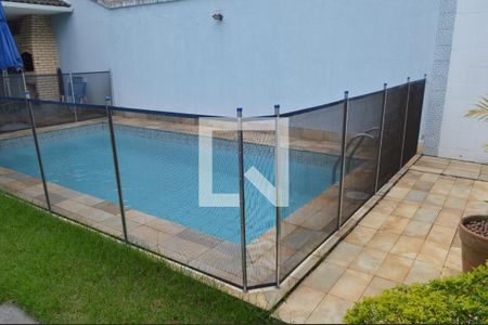 Casa de condomínio à venda com 210m², 4 quartos e 2 vagasPiscina