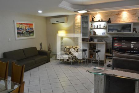 Sala de casa de condomínio à venda com 4 quartos, 210m² em Jacarepaguá, Rio de Janeiro