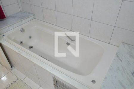 Casa de condomínio à venda com 210m², 4 quartos e 2 vagasBanheiro da Suíte 1