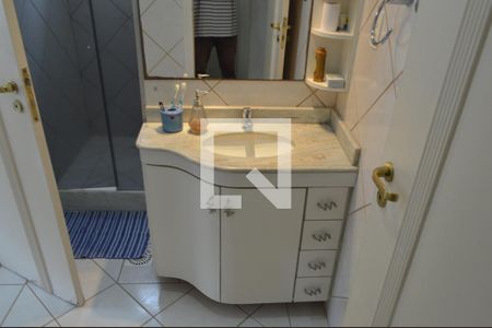 Casa de condomínio à venda com 210m², 4 quartos e 2 vagasBanheiro