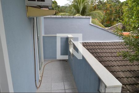 Casa de condomínio à venda com 210m², 4 quartos e 2 vagasVaranda