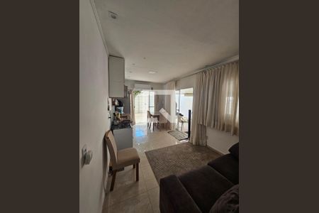 Casa à venda com 125m², 2 quartos e 2 vagas Casa à venda com 125m², 2 quartos e 2 vagasSala