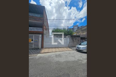 Casa à venda com 125m², 2 quartos e 2 vagas Casa à venda com 125m², 2 quartos e 2 vagasVista da Rua
