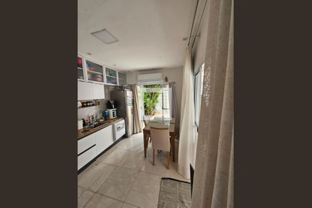 Casa à venda com 125m², 2 quartos e 2 vagas Casa à venda com 125m², 2 quartos e 2 vagasCozinha