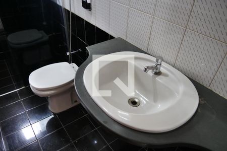 Casa para alugar com 320m², 4 quartos e 6 vagasBanheiro do Quarto 3