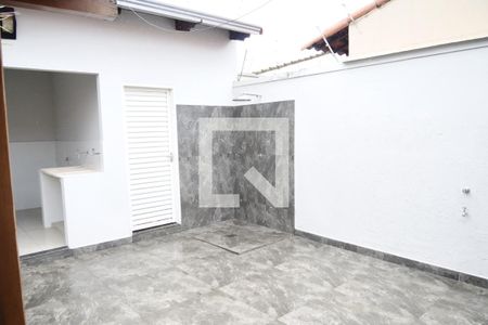 Casa para alugar com 320m², 4 quartos e 6 vagasQuintal