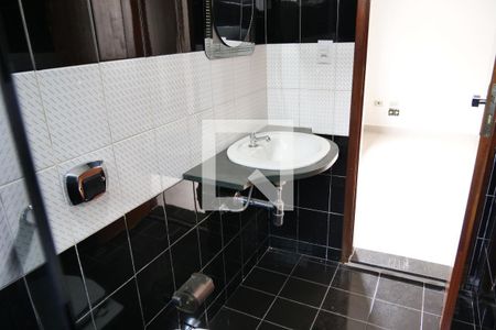 Casa para alugar com 320m², 4 quartos e 6 vagasBanheiro do Quarto 3