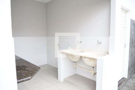 Casa para alugar com 320m², 4 quartos e 6 vagasÁrea de Serviço