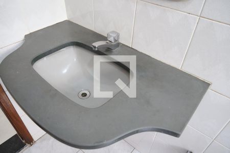 Casa para alugar com 320m², 4 quartos e 6 vagasBanheiro Social