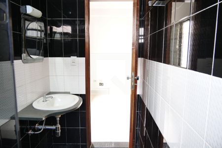 Casa para alugar com 320m², 4 quartos e 6 vagasBanheiro do Quarto 3