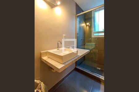 Banheiro de apartamento para alugar com 1 quarto, 38m² em Cidade Baixa, Porto Alegre