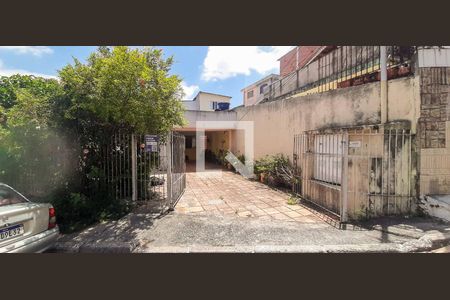 Casa à venda com 250m², 3 quartos e 4 vagas Casa à venda com 250m², 3 quartos e 4 vagasFachada da Casa