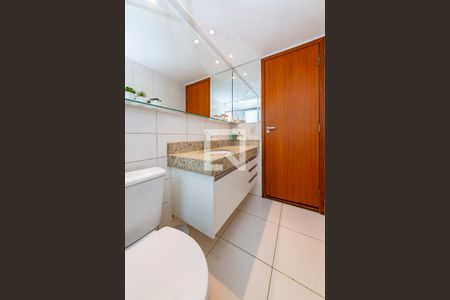 Apartamento à venda com 94m², 3 quartos e 2 vagas Apartamento à venda com 94m², 3 quartos e 2 vagasBanheiro da Suíte