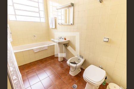 Casa à venda com 267m², 3 quartos e 1 vagaBanheiro