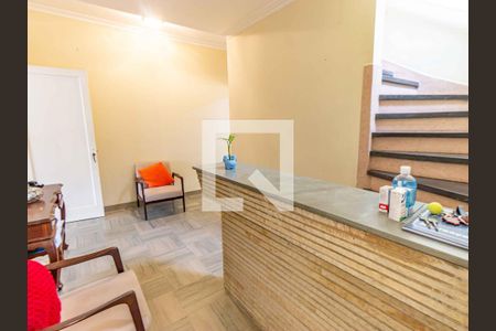 Casa à venda com 267m², 3 quartos e 1 vagaHall e Escada