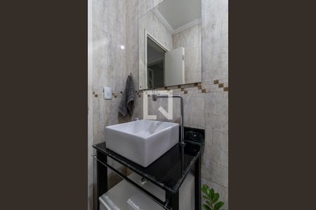 Casa à venda com 120m², 4 quartos e 2 vagas Casa à venda com 120m², 4 quartos e 2 vagasLavabo