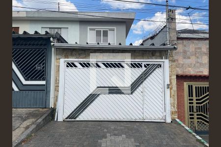 Casa à venda com 120m², 4 quartos e 2 vagas Casa à venda com 120m², 4 quartos e 2 vagasFachada