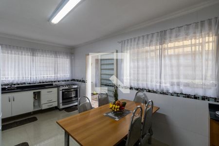 Casa à venda com 120m², 4 quartos e 2 vagas Casa à venda com 120m², 4 quartos e 2 vagasCozinha