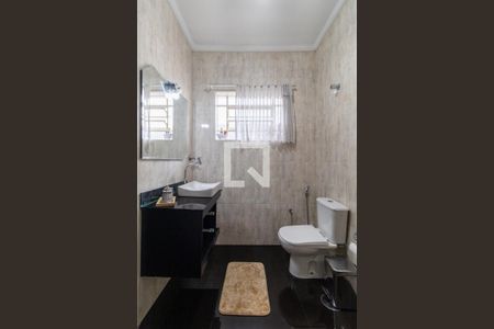 Casa à venda com 120m², 4 quartos e 2 vagas Casa à venda com 120m², 4 quartos e 2 vagasBanheiro
