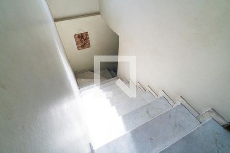 Casa para alugar com 172m², 3 quartos e 2 vagas Casa para alugar com 172m², 3 quartos e 2 vagasEscada