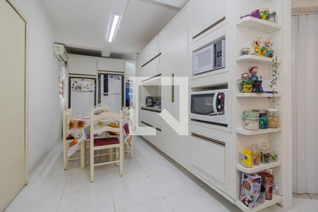 Casa à venda com 184m², 5 quartos e 4 vagas Casa à venda com 184m², 5 quartos e 4 vagasCozinha