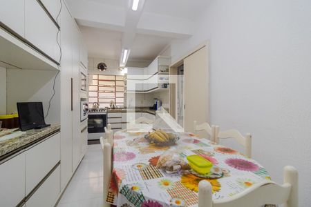 Casa à venda com 184m², 5 quartos e 4 vagas Casa à venda com 184m², 5 quartos e 4 vagasCozinha