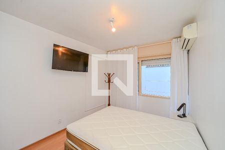 Quarto de apartamento à venda com 1 quarto, 56m² em Passo da Areia, Porto Alegre