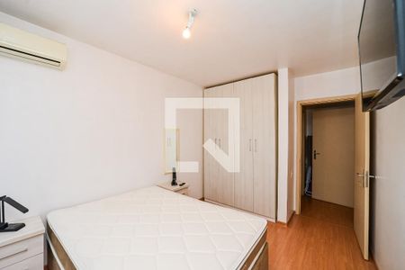 Quarto de apartamento à venda com 1 quarto, 56m² em Passo da Areia, Porto Alegre