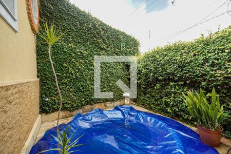 Casa à venda com 250m², 3 quartos e 2 vagas Casa à venda com 250m², 3 quartos e 2 vagasPiscina