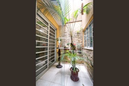 Casa à venda com 250m², 3 quartos e 2 vagas Casa à venda com 250m², 3 quartos e 2 vagasJardim de inverno