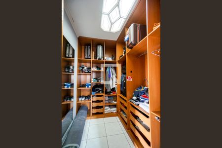 Casa à venda com 250m², 3 quartos e 2 vagas Casa à venda com 250m², 3 quartos e 2 vagasCloset da suíte 01