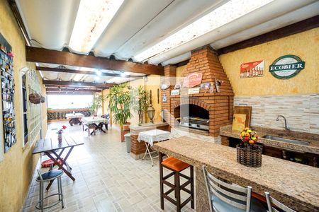 Casa à venda com 250m², 3 quartos e 2 vagas Casa à venda com 250m², 3 quartos e 2 vagasTerraço