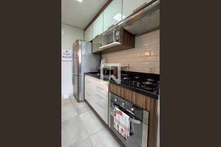 Cozinha de apartamento para alugar com 2 quartos, 54m² em Jardim Belval, Barueri