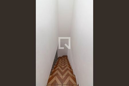 Casa à venda com 140m², 3 quartos e 2 vagasCorredor dos Quartos - Escada