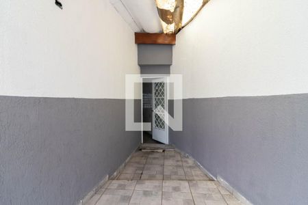 Casa à venda com 140m², 3 quartos e 2 vagasGaragem - Entrada da Cozinha