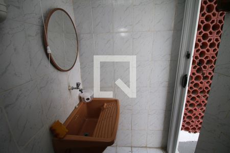 Casa à venda com 50m², 4 quartos e 2 vagasBanheiro de serviço