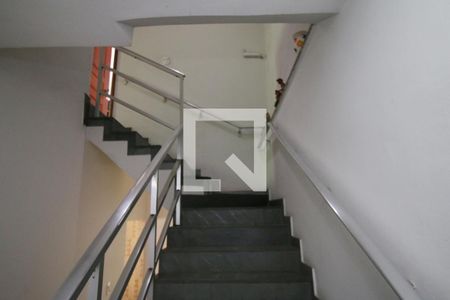 Casa à venda com 50m², 4 quartos e 2 vagasEscada