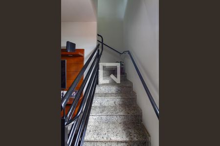 Apartamento à venda com 140m², 2 quartos e 3 vagasEscada