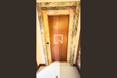 Apartamento à venda com 248m², 3 quartos e 4 vagasHall de entrada