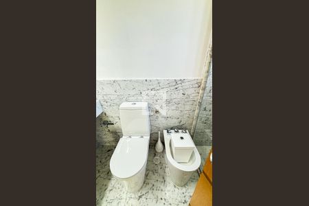 Apartamento à venda com 248m², 3 quartos e 4 vagasBanheiro da Suíte 2