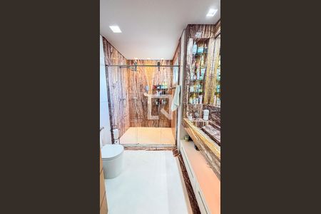 Apartamento à venda com 248m², 3 quartos e 4 vagasBanheiro da Suíte 3