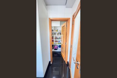 Apartamento à venda com 248m², 3 quartos e 4 vagasDespensa