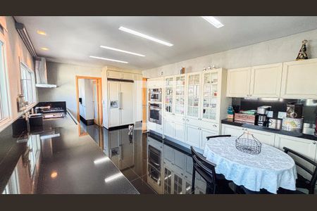 Apartamento à venda com 248m², 3 quartos e 4 vagasCozinha