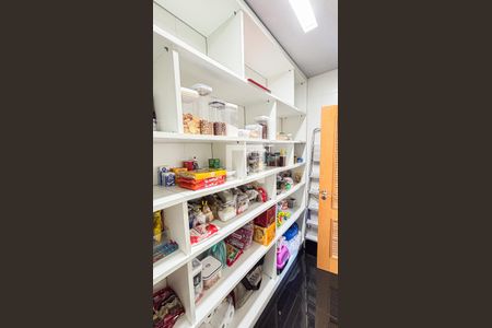 Apartamento à venda com 248m², 3 quartos e 4 vagasDespensa