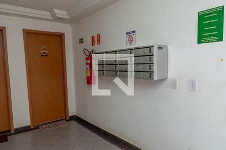 Apartamento para alugar com 42m², 2 quartos e 1 vaga Apartamento para alugar com 42m², 2 quartos e 1 vagaÁrea Comum-Hall do térreo com caixa de correspondência do bloco