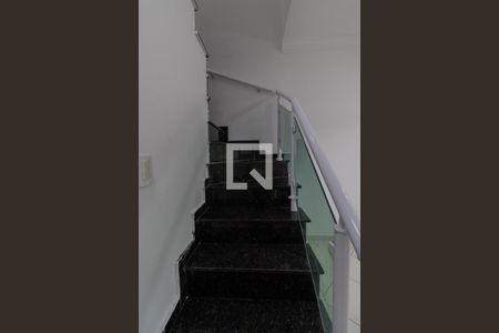 Escada de casa de condomínio à venda com 2 quartos, 66m² em Vila Granada, São Paulo