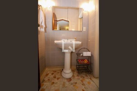 Casa à venda com 460m², 5 quartos e 4 vagasBanheiro 2