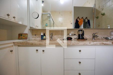 Casa à venda com 460m², 5 quartos e 4 vagasBanheiro da Suíte 1