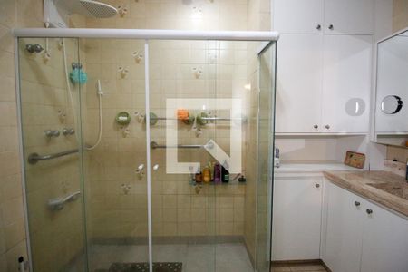 Casa à venda com 460m², 5 quartos e 4 vagasBanheiro da Suíte 1