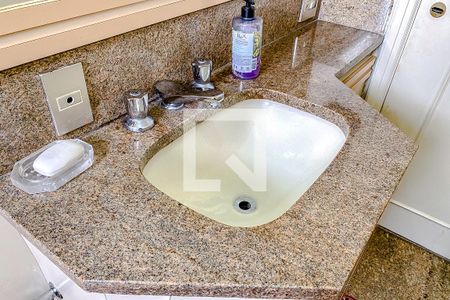 Apartamento à venda com 375m², 4 quartos e 4 vagasBanheiro da Suíte 1